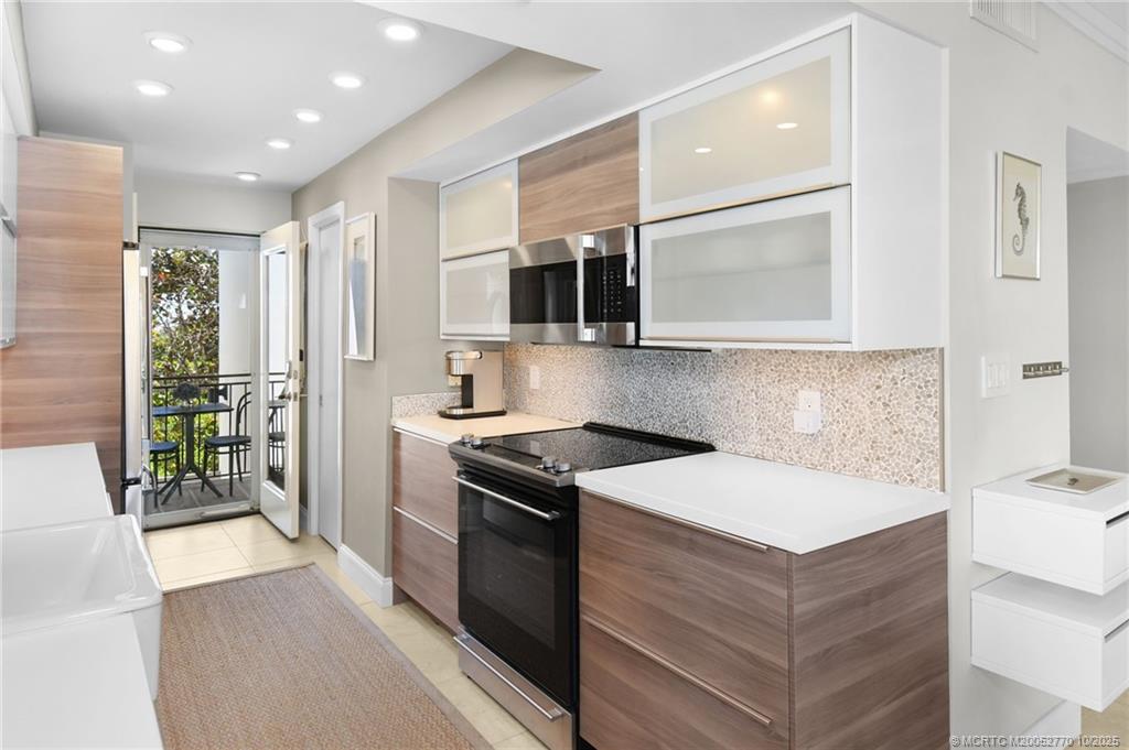 Stuart, Florida 34996, United States, 2 Bedrooms Bedrooms, ,2 BathroomsBathrooms,Residential,Active,231798