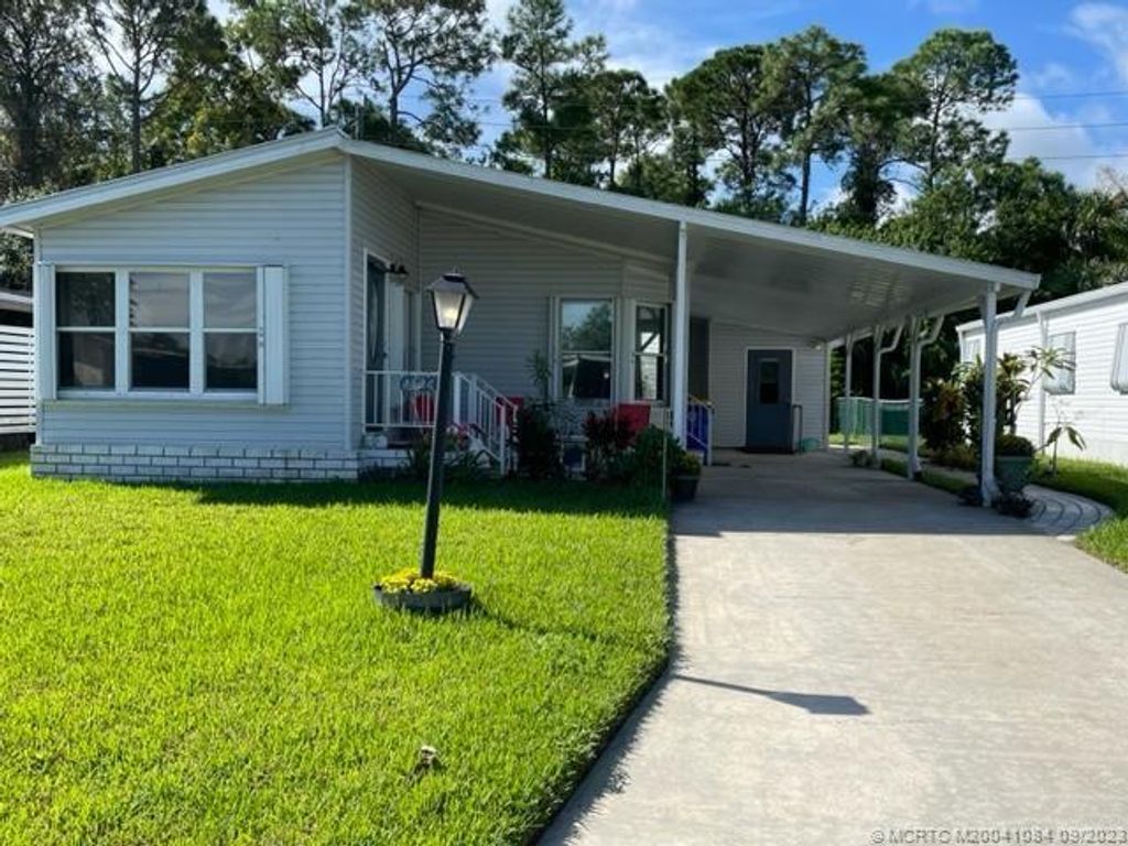 Photo of 2526 SW Olds Place, Stuart, FL 34997 (MLS # M20041084)