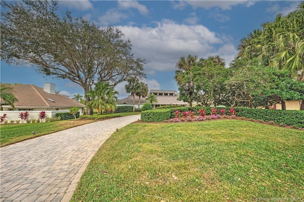 Photo of 6285 SE Oakmont Place, Stuart, FL 34997 (MLS # M20037674)