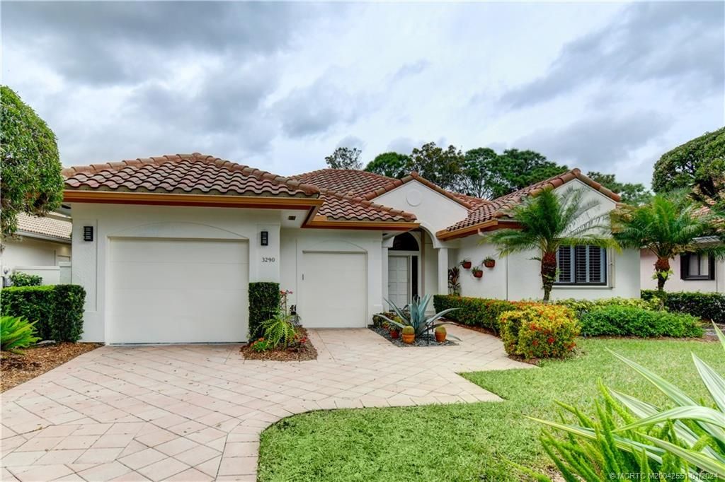 Photo of 3290 SE Cambridge Drive, Stuart, FL 34997 (MLS # M20042551)