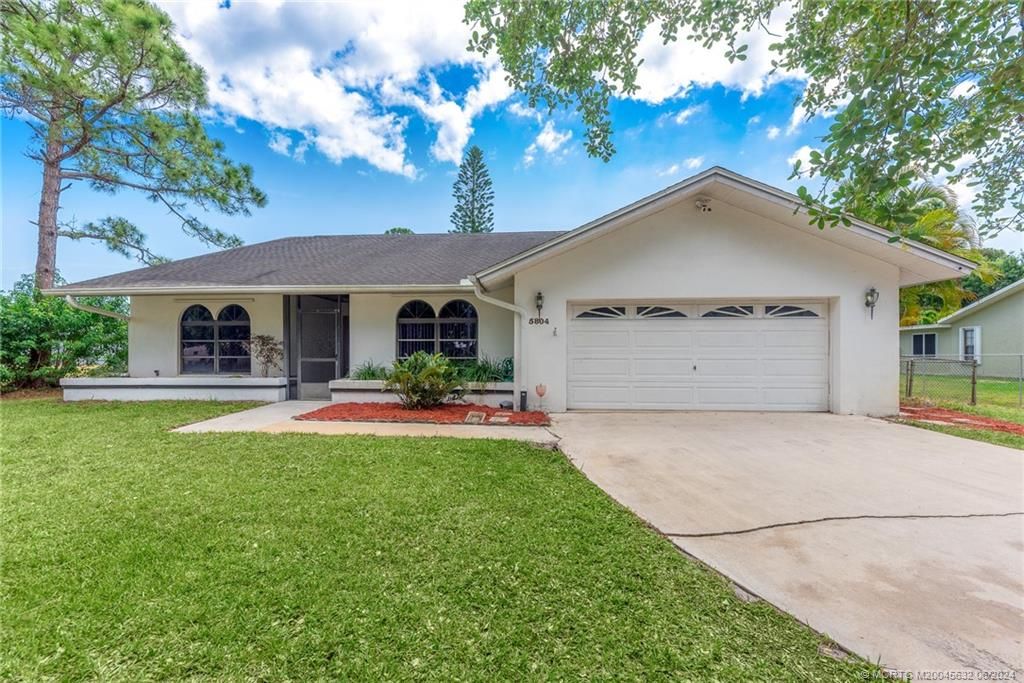 Photo of 5804 Silver Oak Drive, Fort Pierce, FL 34982 (MLS # M20045632)
