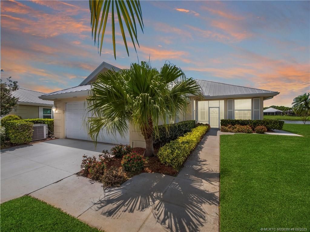 Photo of 2621 SW Prospect Place, Palm City, FL 34990 (MLS # M20039148)