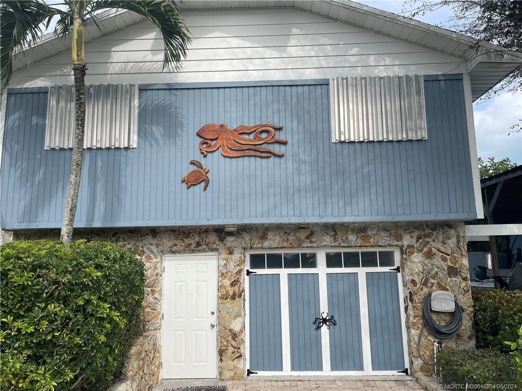 Photo of 5229 SE Horseshoe Point Road, Stuart, FL 34997 (MLS # M20045204)