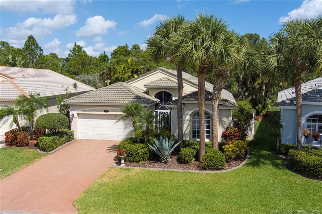 Photo of 926 SE Westminster Place, Stuart, FL 34997 (MLS # M20038462)