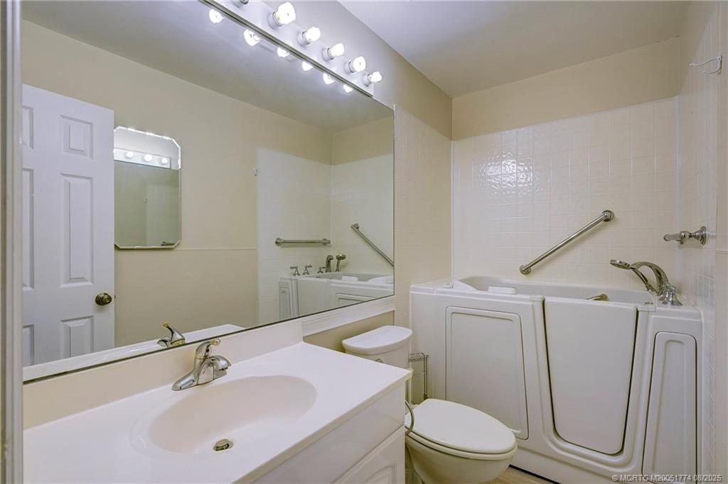 Stuart, Florida 34996, United States, 2 Bedrooms Bedrooms, ,2 BathroomsBathrooms,Residential,Active,190590