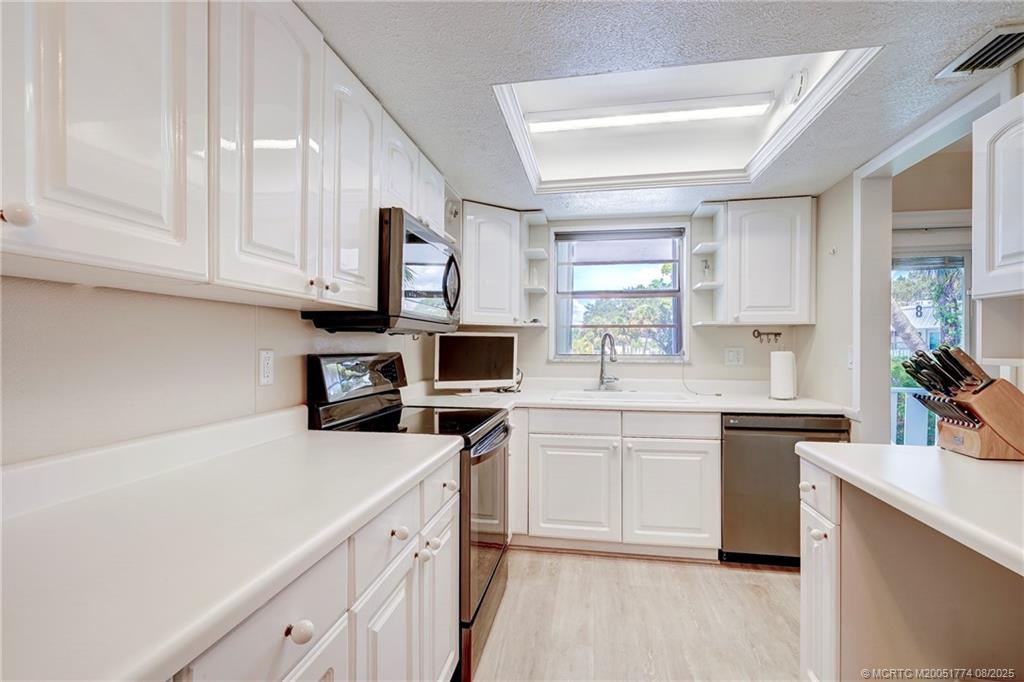 Stuart, Florida 34996, United States, 2 Bedrooms Bedrooms, ,2 BathroomsBathrooms,Residential,Active,190590