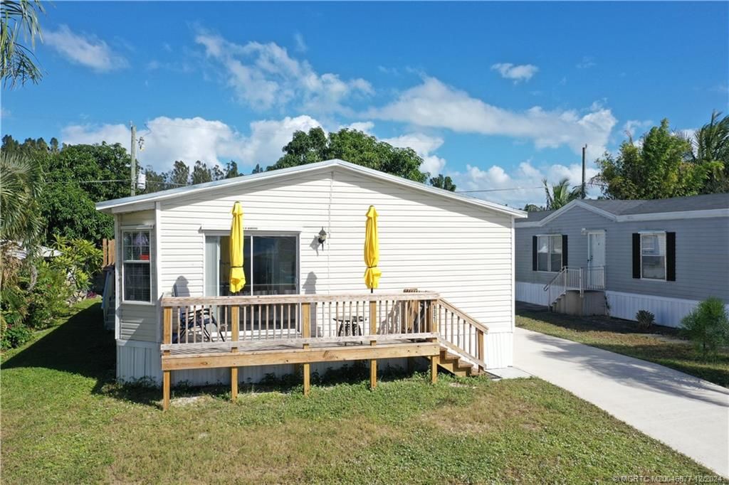 Photo of 8321 SE Skylark Avenue, Hobe Sound, FL 33455 (MLS # M20046877)