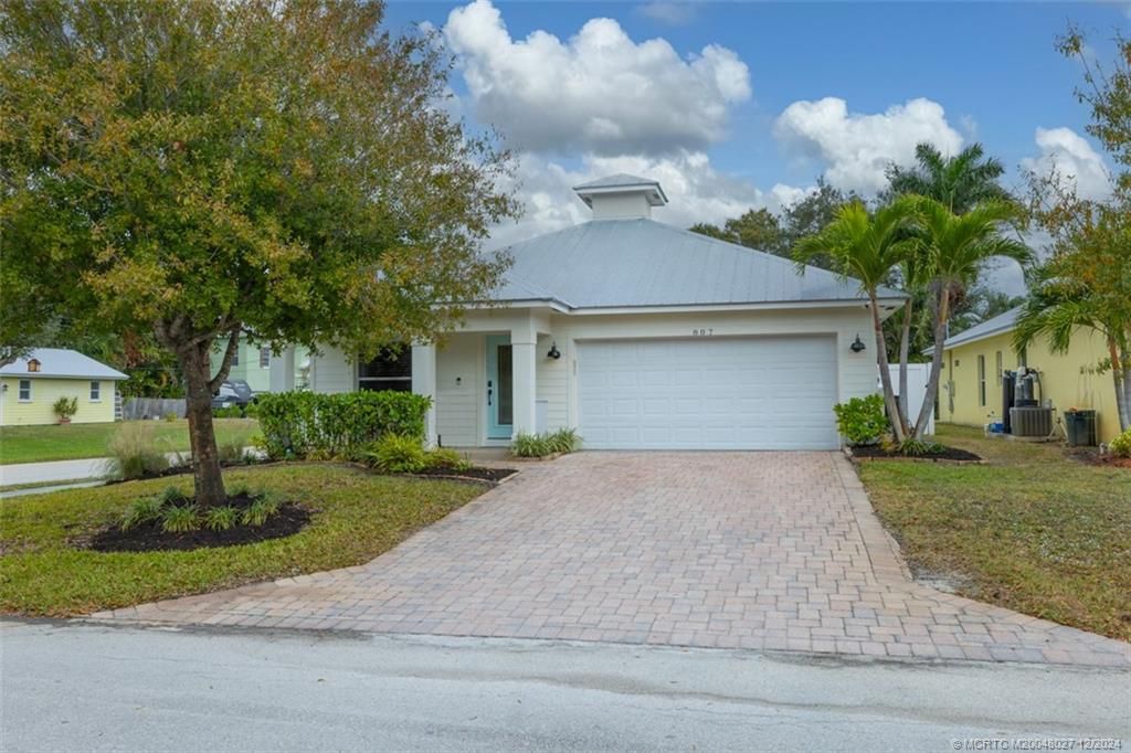 Photo of 807 SW 28th Street, Palm City, FL 34990 (MLS # M20048027)