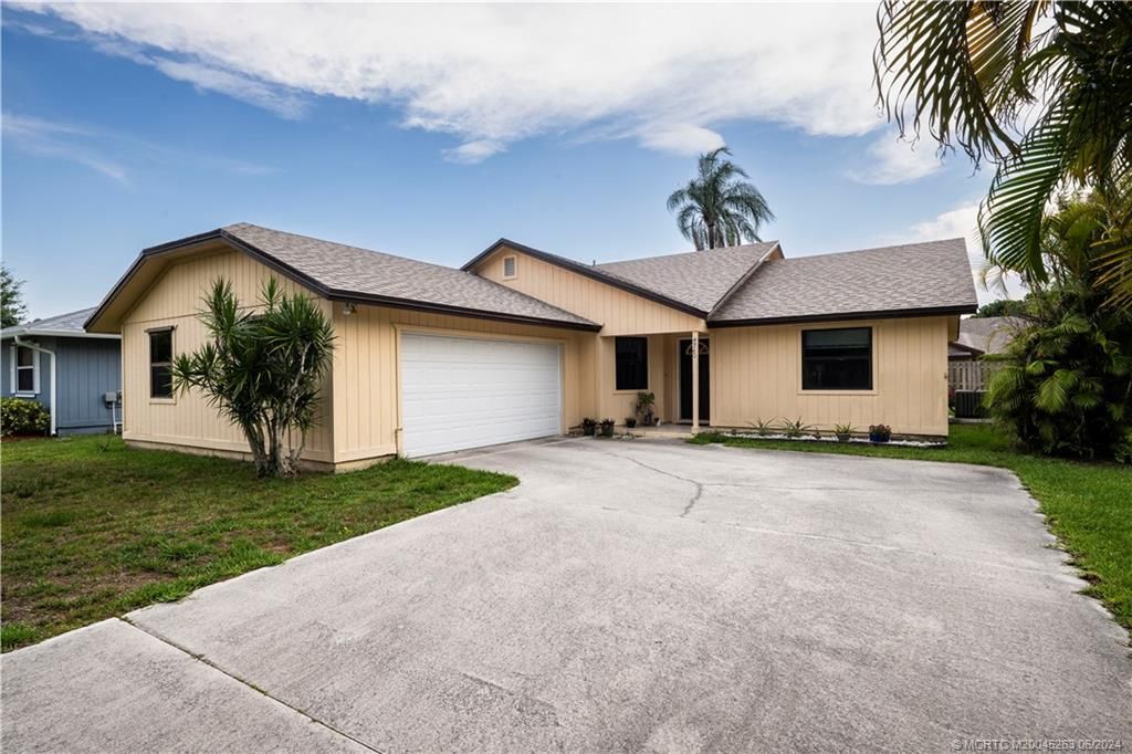 Photo of 4260 SE Boxleaf Place, Stuart, FL 34997 (MLS # M20045263)