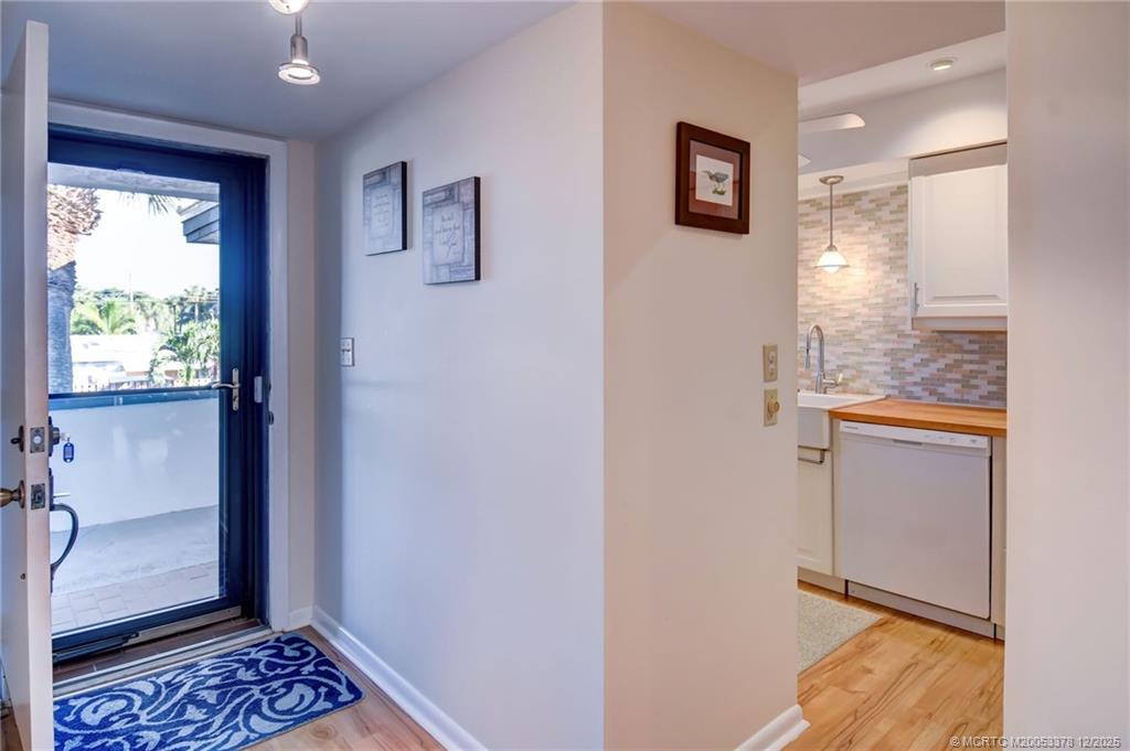 Stuart, Florida 34996, United States, 2 Bedrooms Bedrooms, ,2 BathroomsBathrooms,Residential,Active,251704