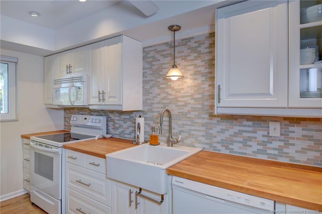 Stuart, Florida 34996, United States, 2 Bedrooms Bedrooms, ,2 BathroomsBathrooms,Residential,Active,251704