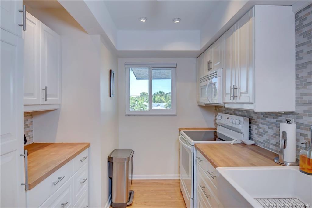 Stuart, Florida 34996, United States, 2 Bedrooms Bedrooms, ,2 BathroomsBathrooms,Residential,Active,251704