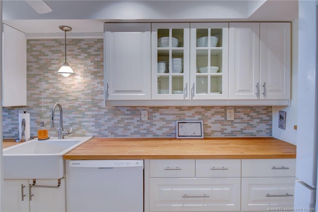 Stuart, Florida 34996, United States, 2 Bedrooms Bedrooms, ,2 BathroomsBathrooms,Residential,Active,251704