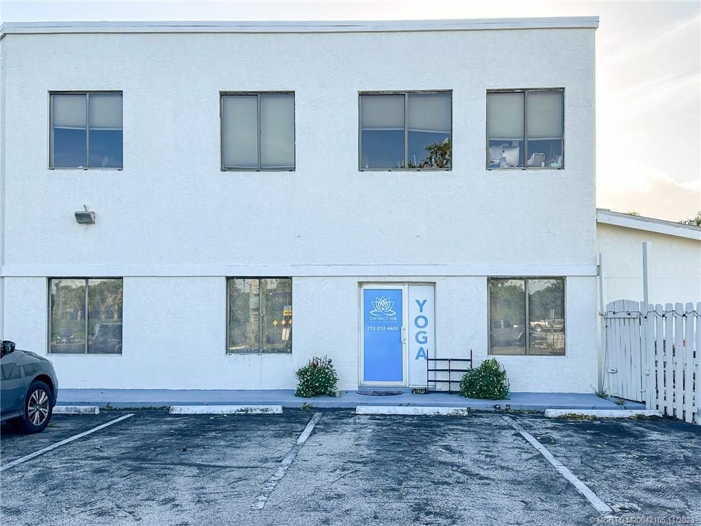 Photo of 1200 SE Dixie Cutoff Road, Stuart, FL 34994 (MLS # M20042105)