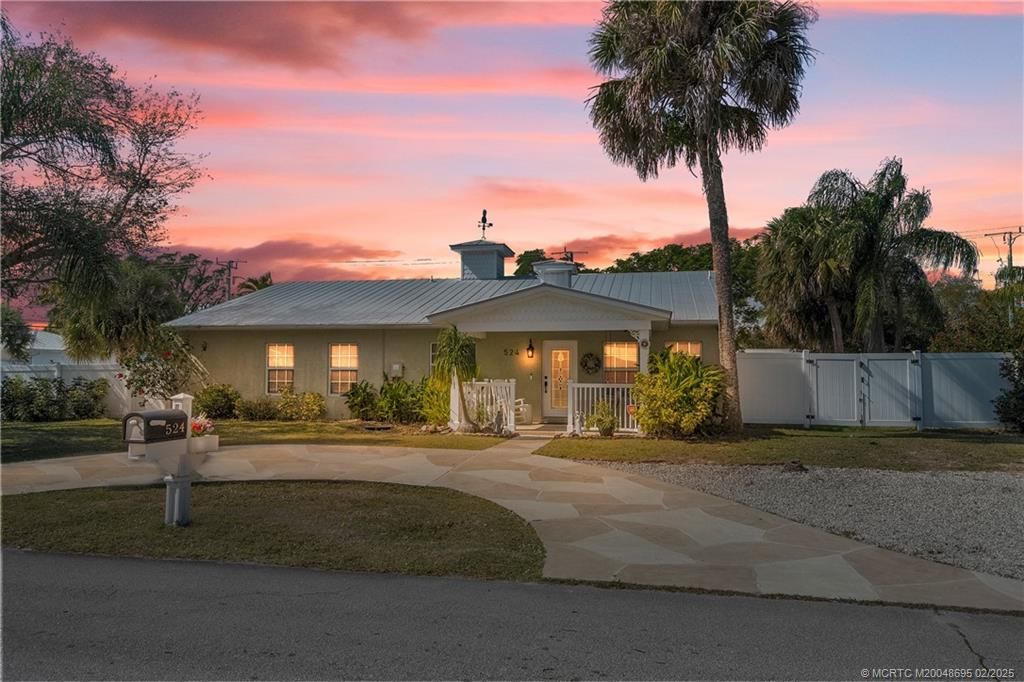 Photo of 524 SE Flamingo Avenue, Stuart, FL 34996 (MLS # M20048695)