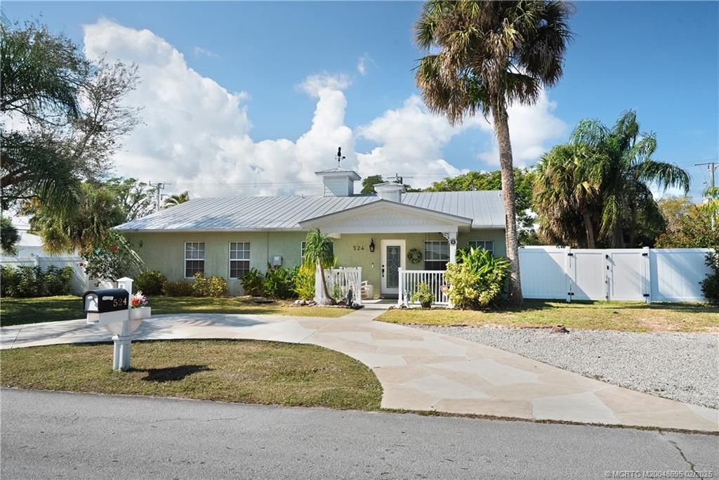 Photo of 524 SE Flamingo Avenue, Stuart, FL 34996 (MLS # M20048695)