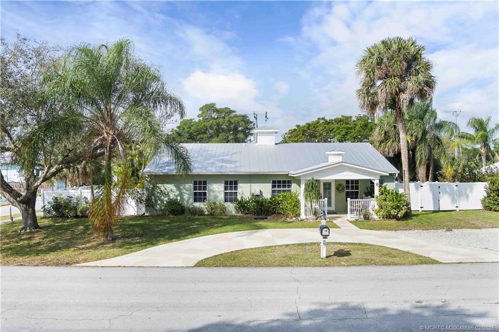 Photo of 524 SE Flamingo Avenue, Stuart, FL 34996 (MLS # M20048695)