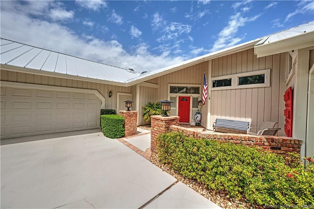 Photo of 5903 SE Glen Eagle Way, Stuart, FL 34997 (MLS # M20053040)