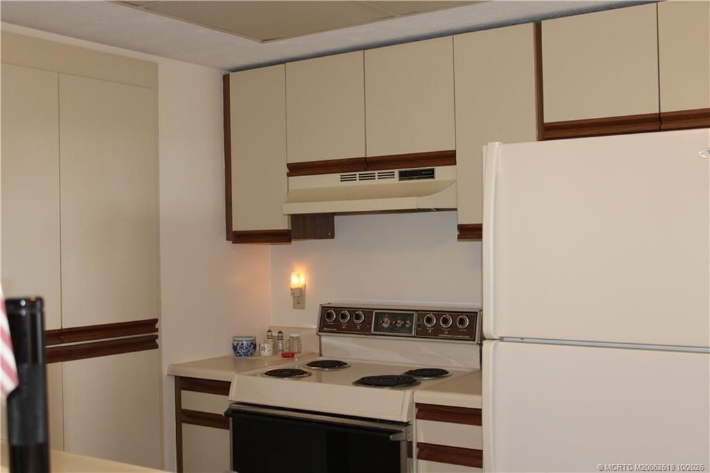 Photo of 3212 SE Aster Lane #Q209, Stuart, FL 34994 (MLS # M20052518)