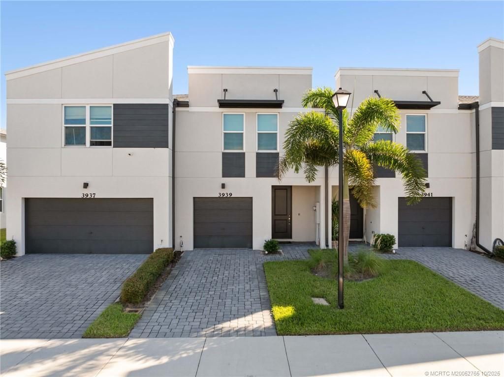 Photo of 3939 SE Mentmore Lane, Stuart, FL 34997 (MLS # M20052765)