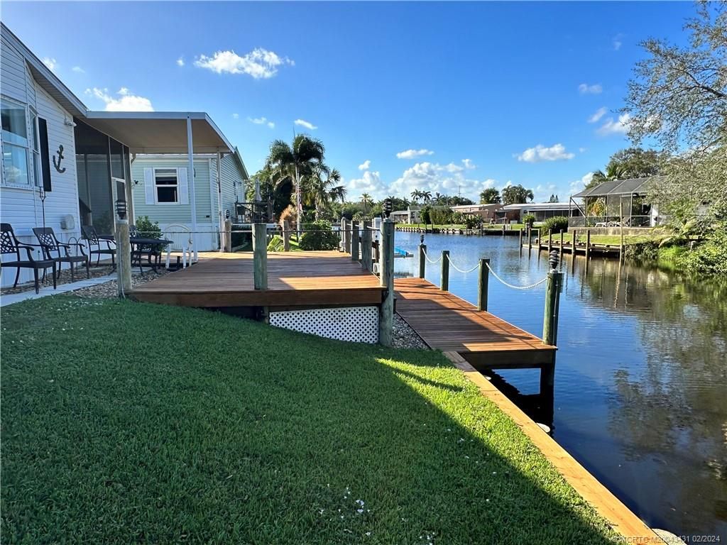 Photo of 211 SE Paradise Place, Stuart, FL 34997 (MLS # M20043431)