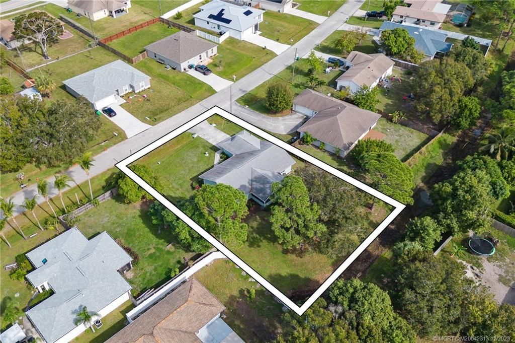 Photo of 2220 SE Manor Avenue, Port Saint Lucie, FL 34952 (MLS # M20042313)