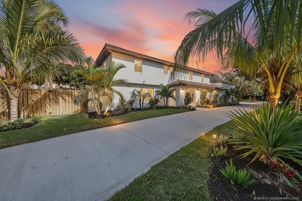 Photo of 37 E High Point Road, Stuart, FL 34996 (MLS # M20054046)