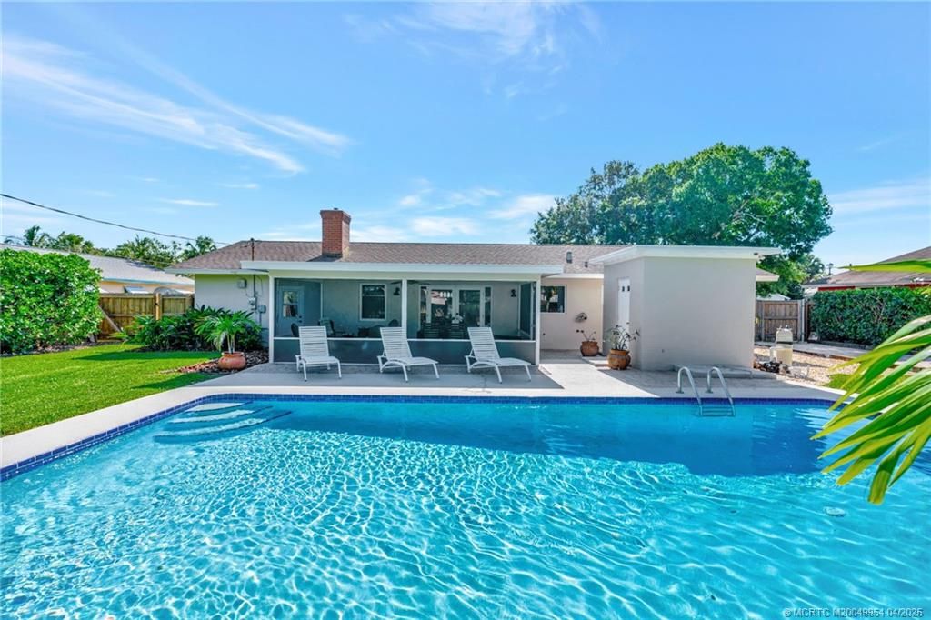 Photo of 702 Pinegrove Avenue, Jupiter, FL 33458 (MLS # M20049954)