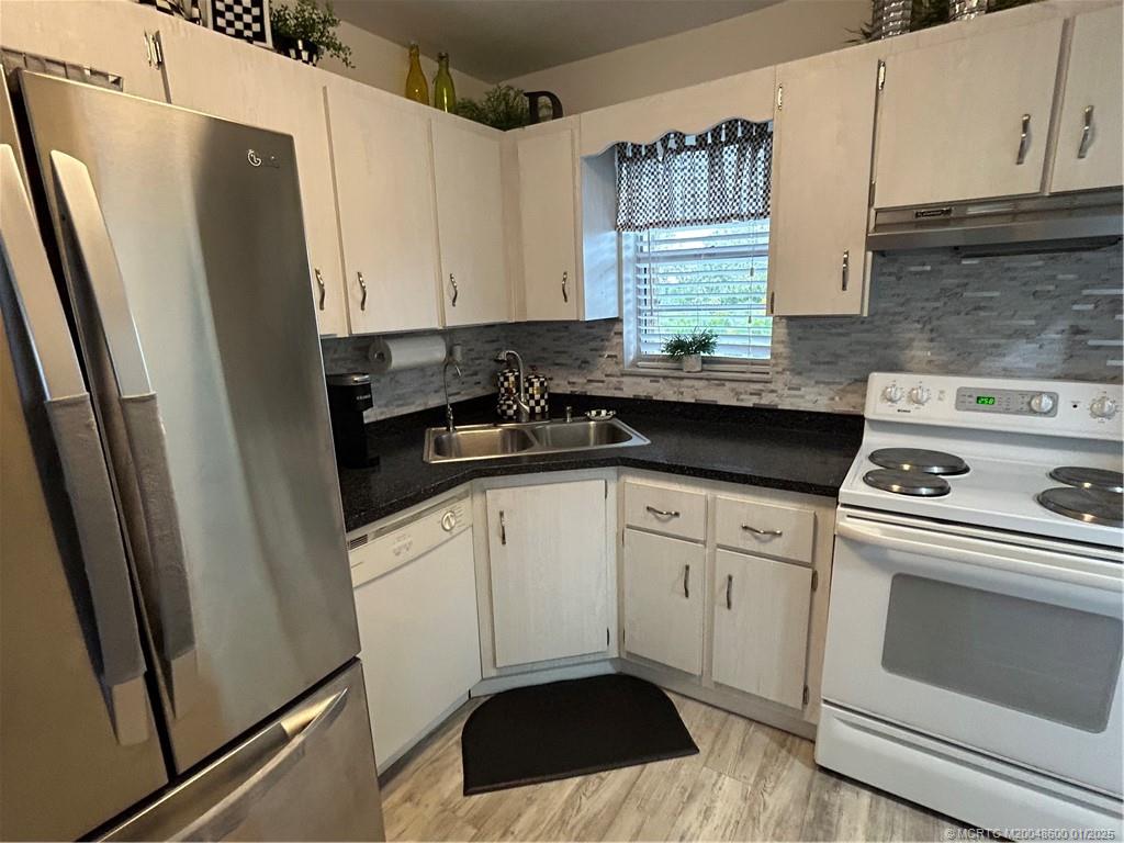 Stuart, Florida 34994, United States, 2 Bedrooms Bedrooms, ,2 BathroomsBathrooms,Residential,Active,16961