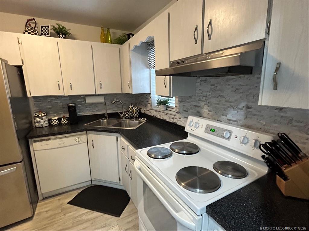 Stuart, Florida 34994, United States, 2 Bedrooms Bedrooms, ,2 BathroomsBathrooms,Residential,Active,16961