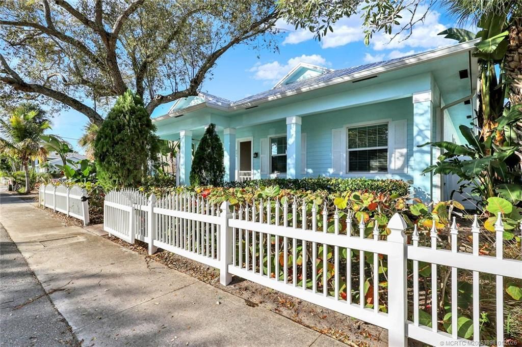 Photo of 424 SW Camden Avenue, Stuart, FL 34994 (MLS # M20053898)