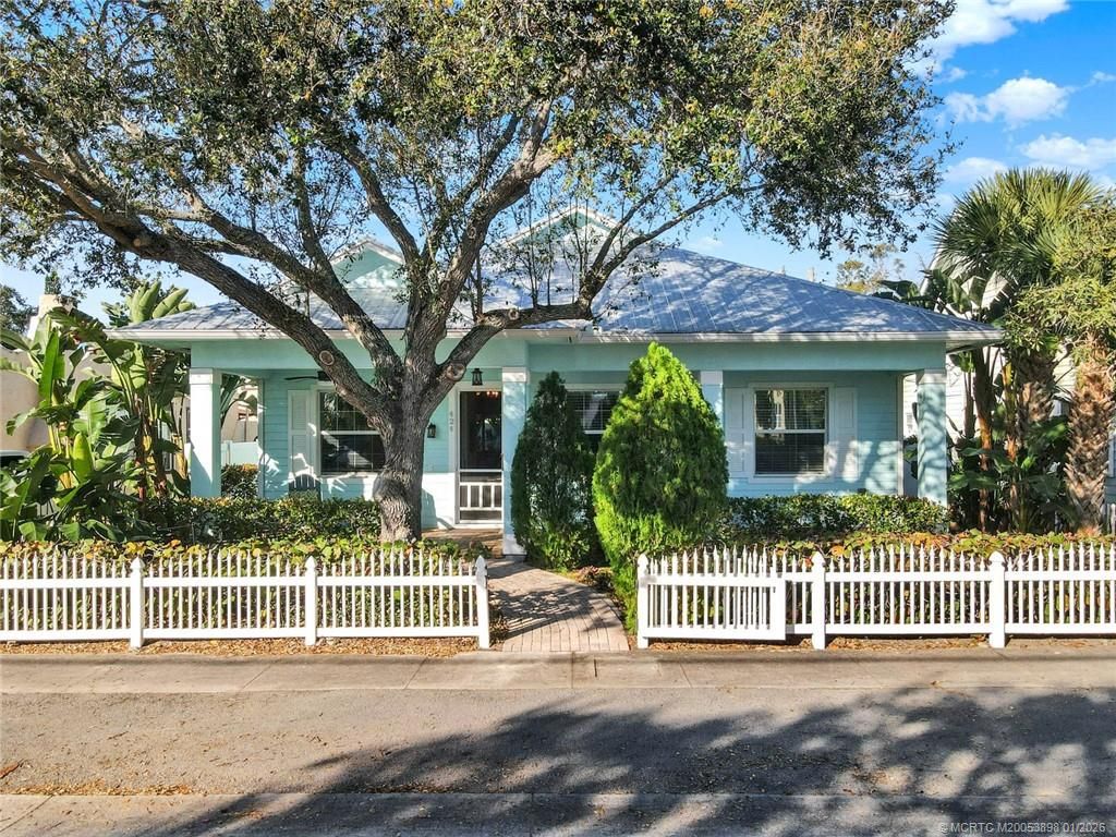 Photo of 424 SW Camden Avenue, Stuart, FL 34994 (MLS # M20053898)