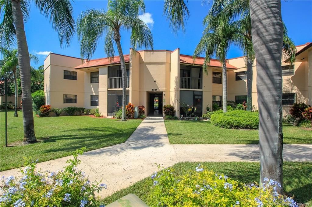 Photo of 2055 NE Collins Circle #6-30, Jensen Beach, FL 34957 (MLS # M20040891)