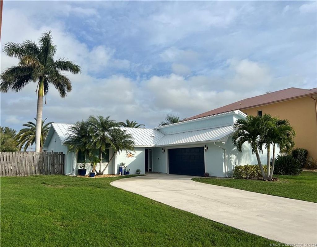 Photo of 1455 SW Egret Way, Palm City, FL 34990 (MLS # M20042837)