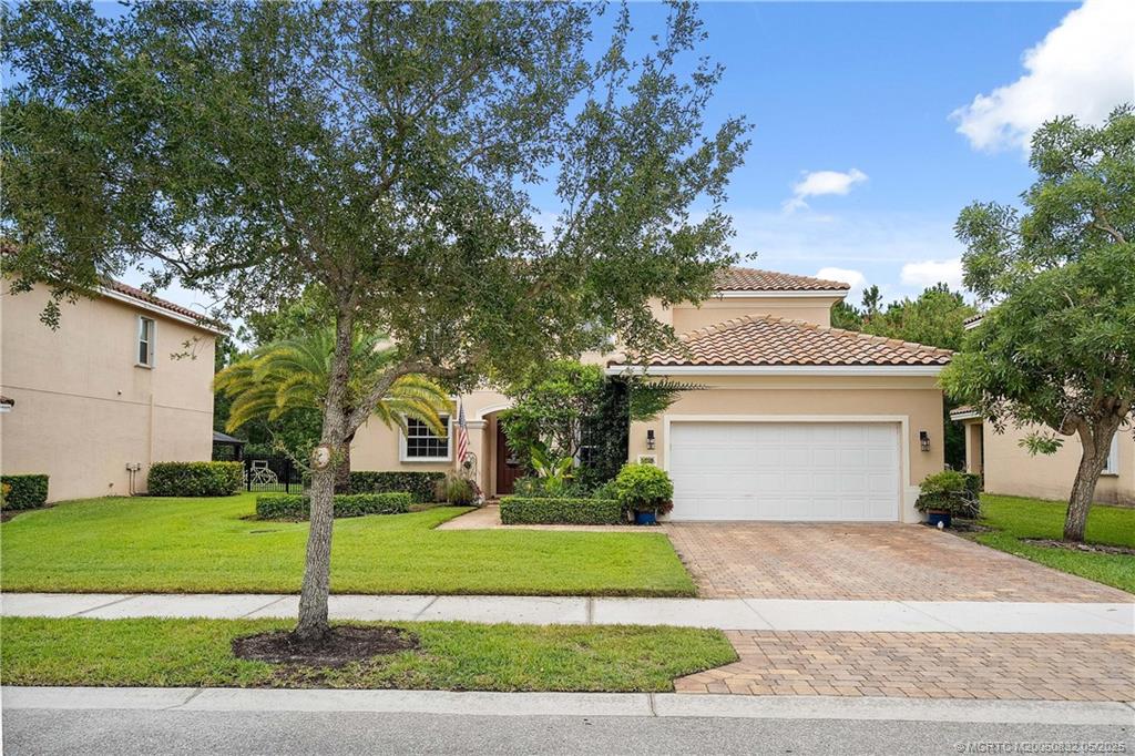 5437 SW Honeysuckle Court