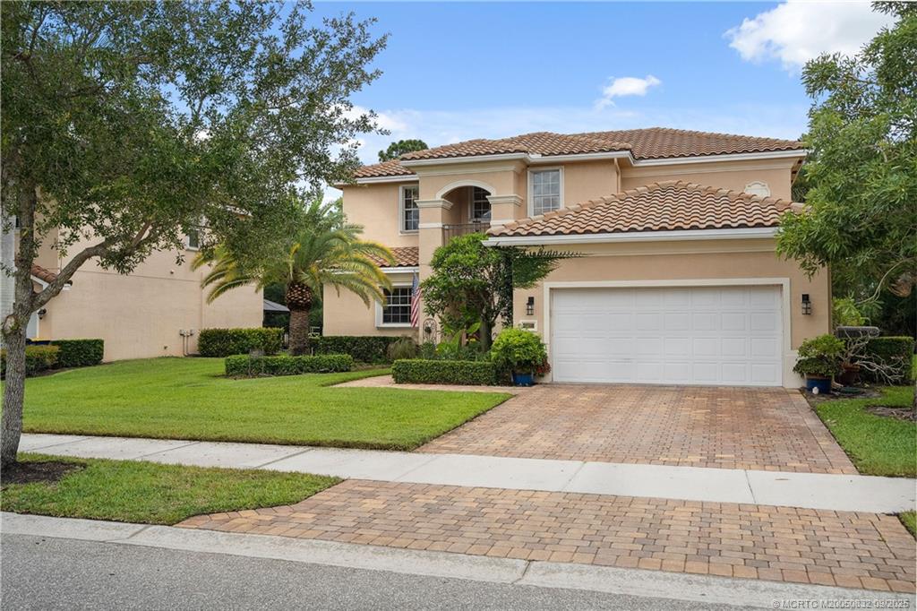 5437 SW Honeysuckle Court