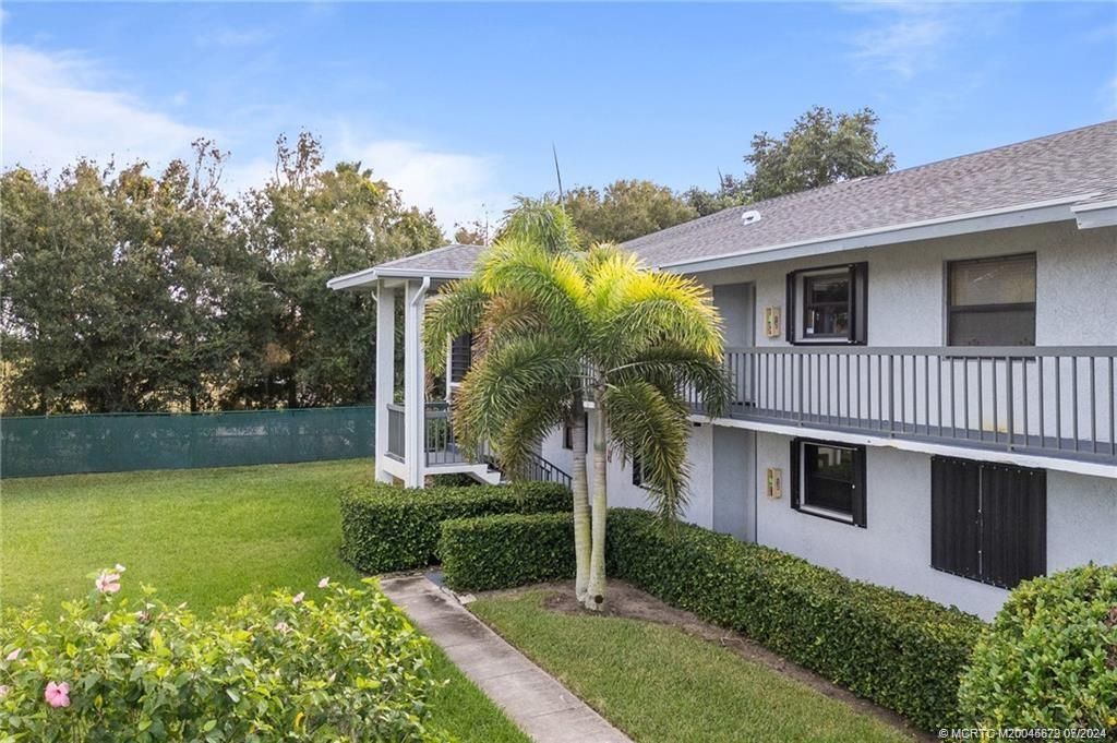 Photo of 1210 SE Parkview Place #E-9, Stuart, FL 34994 (MLS # M20045679)