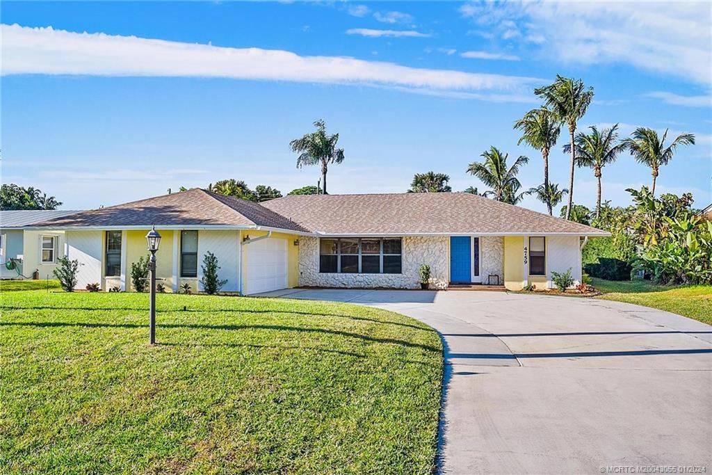 Photo of 4759 SE Bayshore Terrace, Stuart, FL 34997 (MLS # M20043055)