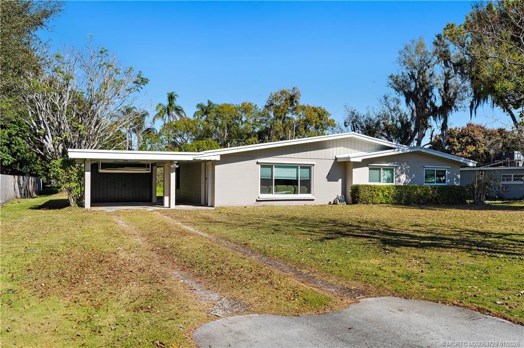 Photo of 800 Anita Street, Fort Pierce, FL 34982 (MLS # M20053729)
