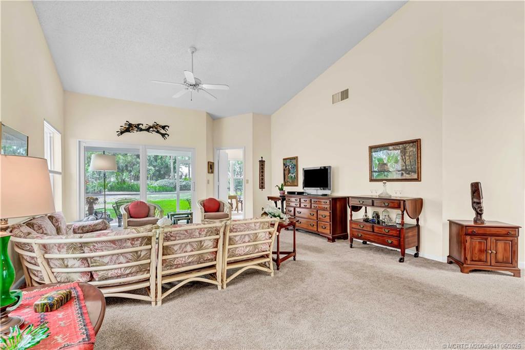 2437 SW Foxpoint Trail