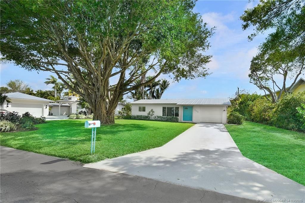 Photo of 509 SW North Carolina Drive, Stuart, FL 34994 (MLS # M20049134)