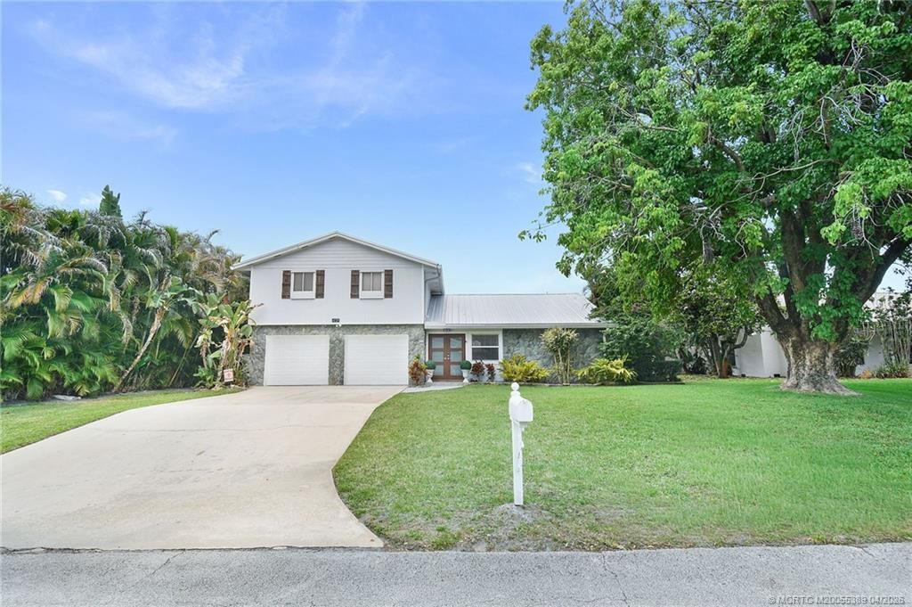 Photo of 4729 SE Glenridge Trail, Stuart, FL 34997 (MLS # M20055389)