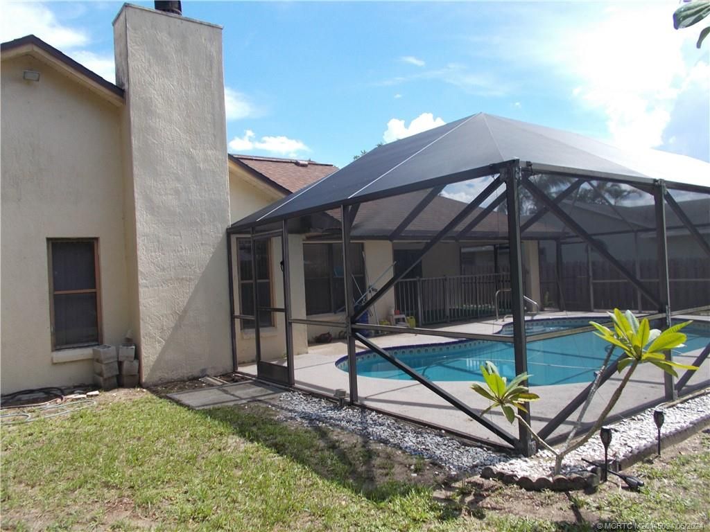 Photo of 625 SE Damask Avenue, Port Saint Lucie, FL 34983 (MLS # M20045094)