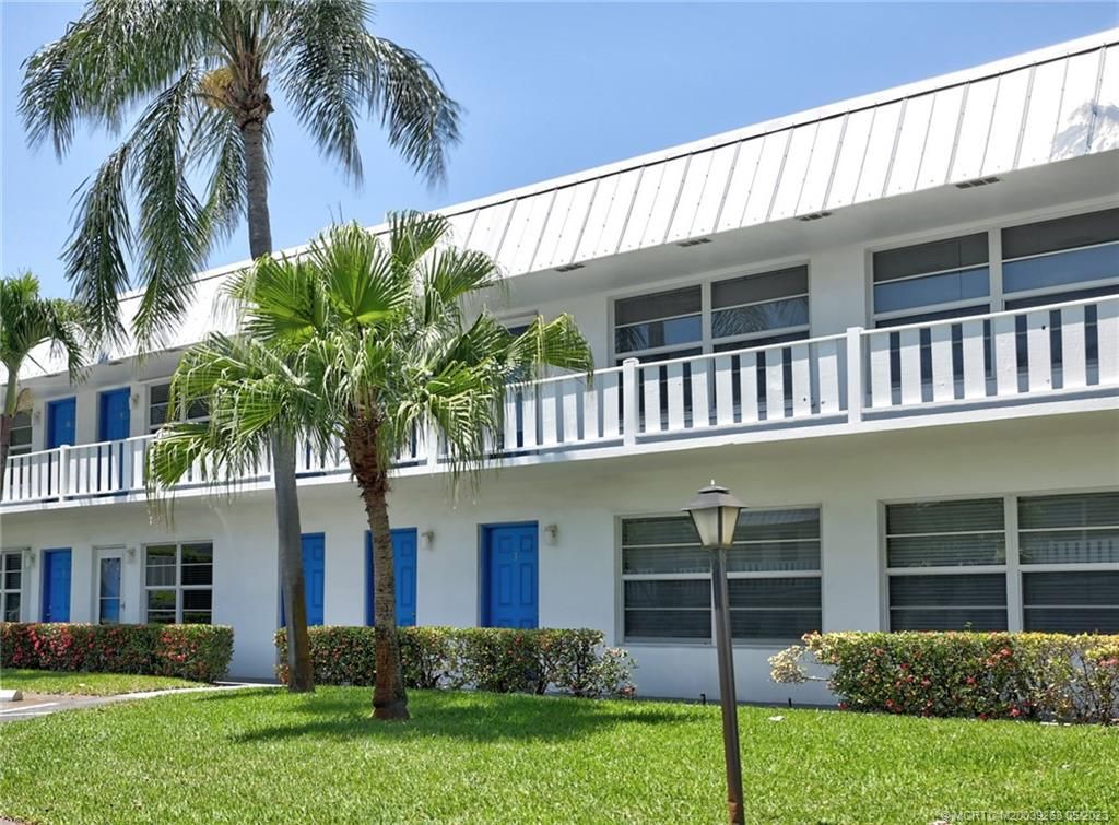 Photo of 2929 SE Ocean Boulevard #M9, Stuart, FL 34996 (MLS # M20039263)