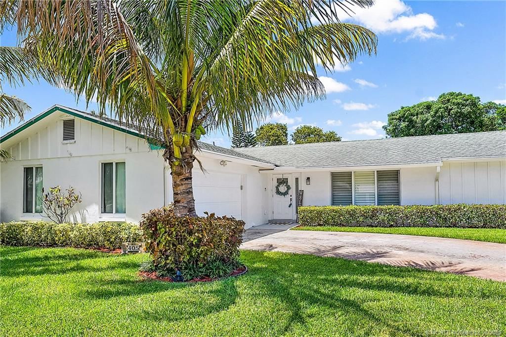 Photo of 405 Highwood Circle, Jupiter, FL 33458 (MLS # M20040285)