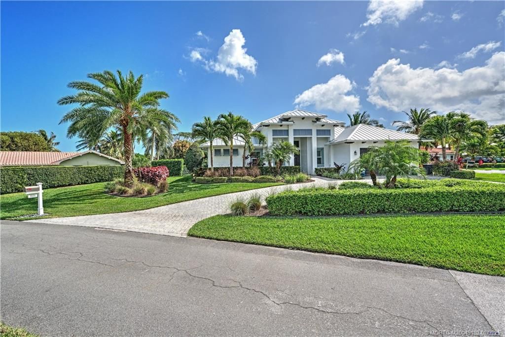 Photo of 8622 SE Soundings Place, Hobe Sound, FL 33455 (MLS # M20049102)