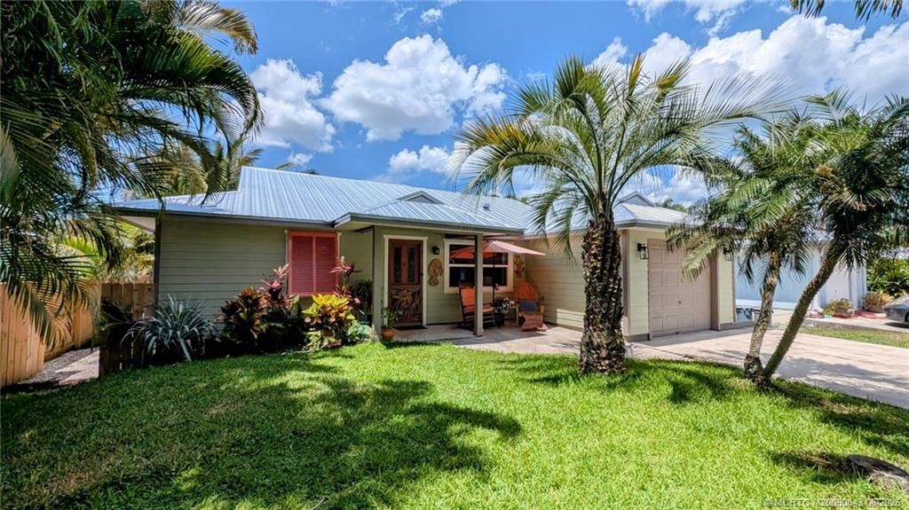 Photo of 3725 SE Middle Street, Stuart, FL 34997 (MLS # M20050843)