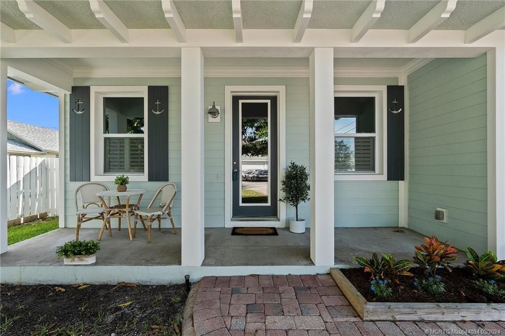 Photo of 1004 SE 9th Street, Stuart, FL 34996 (MLS # M20044034)