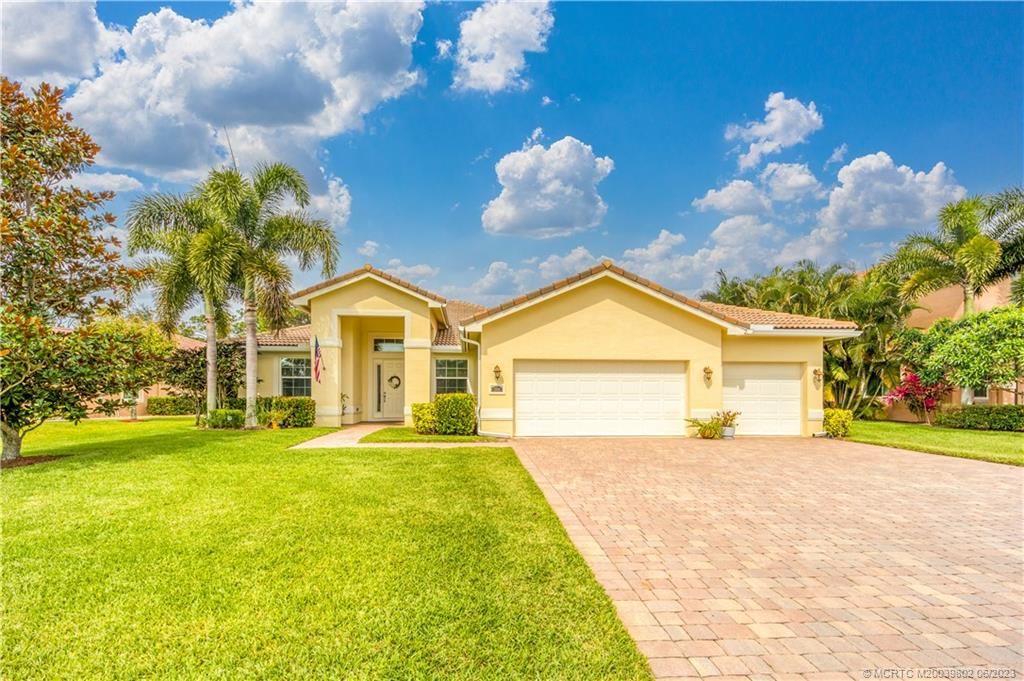 Photo of 1208 SE Conference Circle, Stuart, FL 34997 (MLS # M20039802)