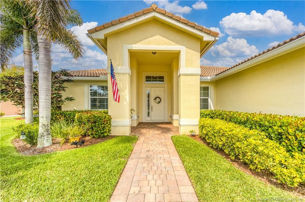 Photo of 1208 SE Conference Circle, Stuart, FL 34997 (MLS # M20039802)